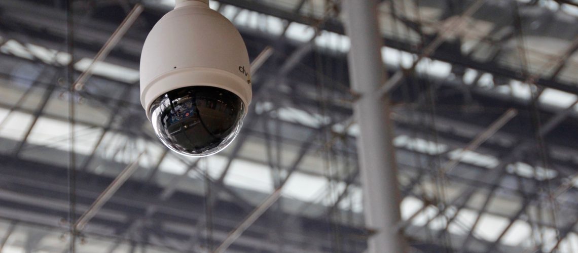 Caméra de surveillance dans une entreprise