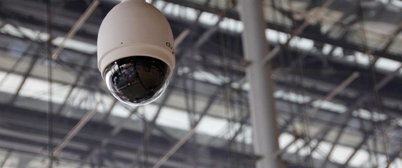 Caméra de surveillance dans une entreprise